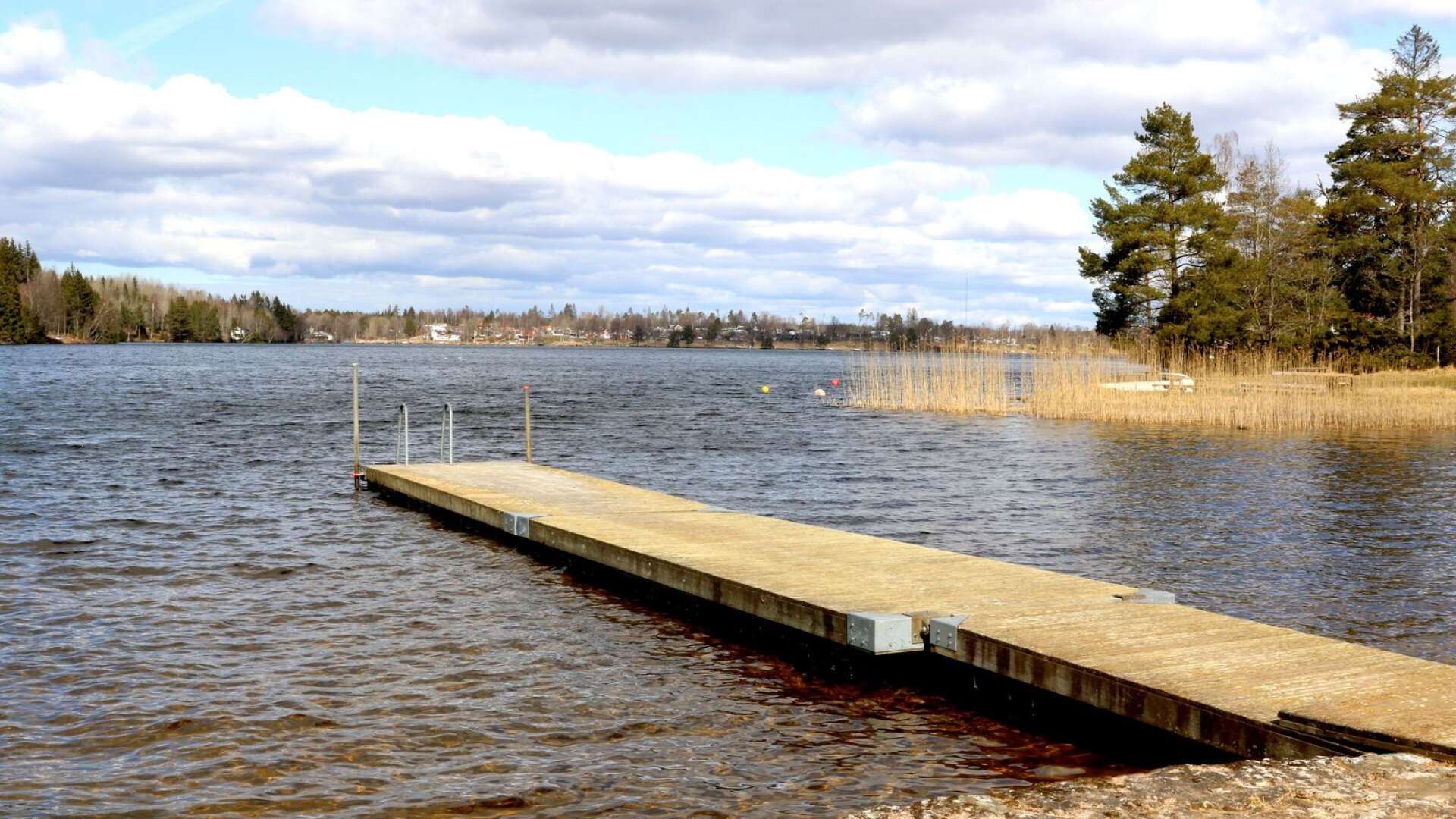 Simsjön är ett av alternativet för den som vill bada i Skövde kommun.