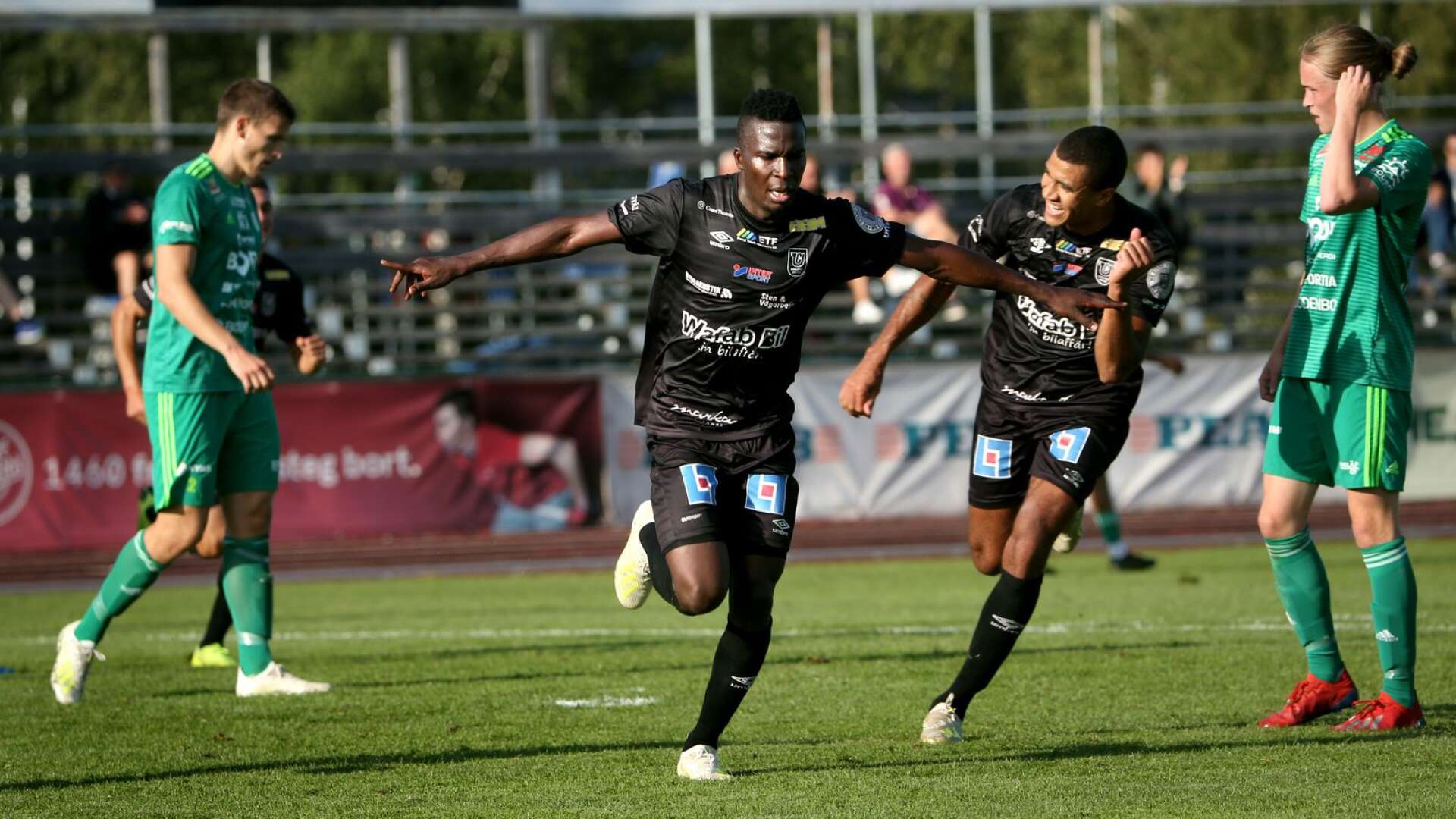 Alexis Bbakka gjorde 13 mål i Carlstad United den gångna säsongen. Men det är högst oklart om han följer med i det nybildade division 1-laget.