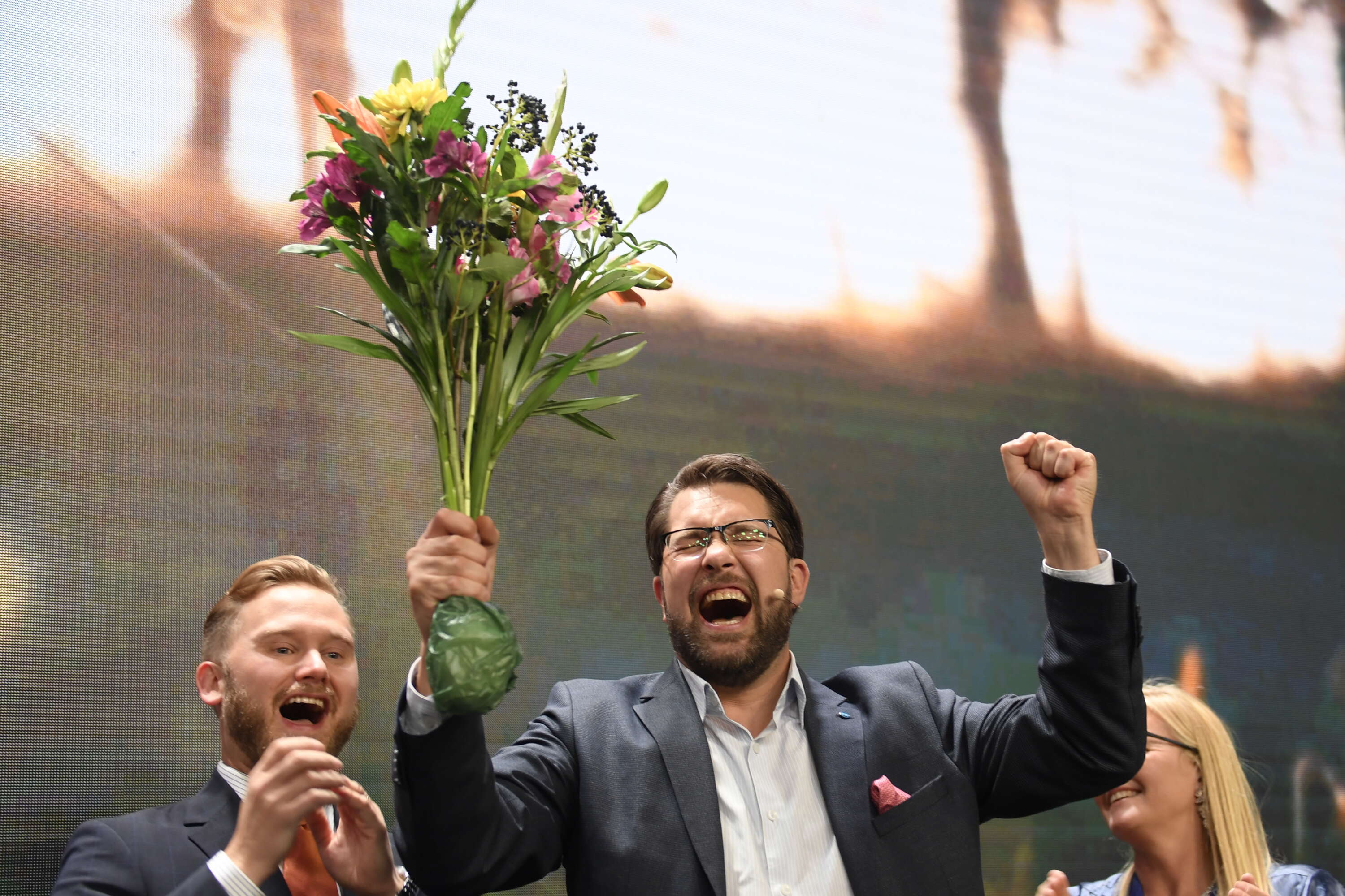 Sverigedemokraternas partiledare Jimmie Åkesson (SD) gläds över valresultatet under Sverigedemokraternas valvaka på Elite Hotel Marina Tower i Nacka på söndagskvällen.