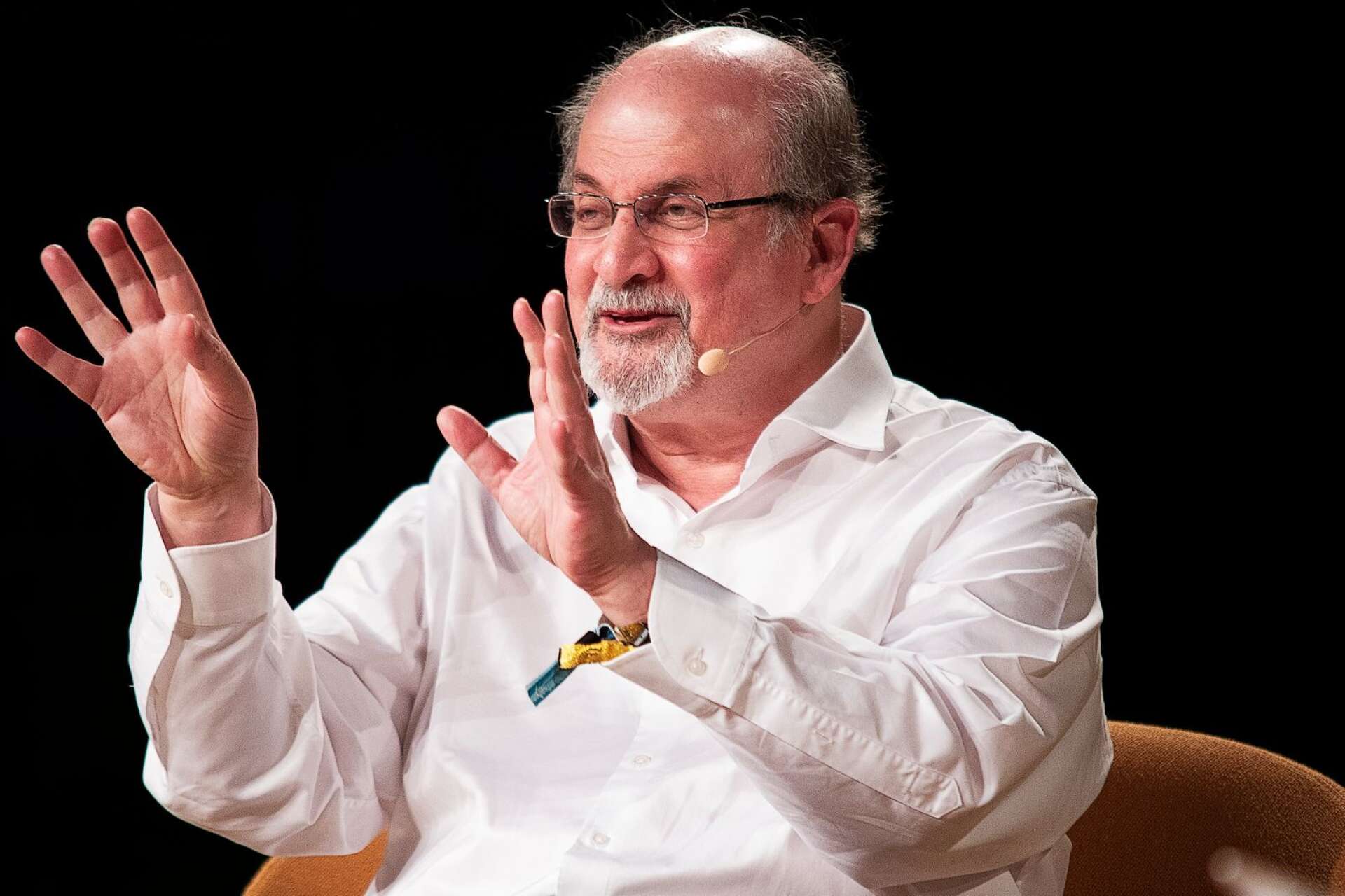 Salman Rushdie trodde att hotet mot hans liv börjat minska. Men efter tre decennier visade det sig fortfarande vara högst närvarande.