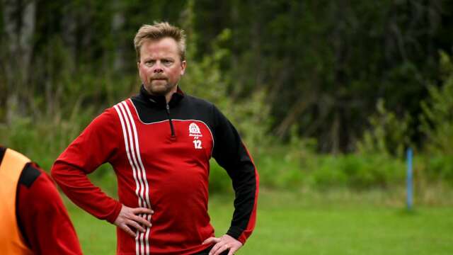 Bäckalunds-tränaren Thomas Larsson är besviken över säsongen, men menar att det sett bättre ut på planen än resultaten visar.