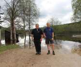 Översvämmat. Tommy Engvall räddningstjänsten Stöllet och Anders Junler, Vildmark i Värmland vid Klarälvens camping