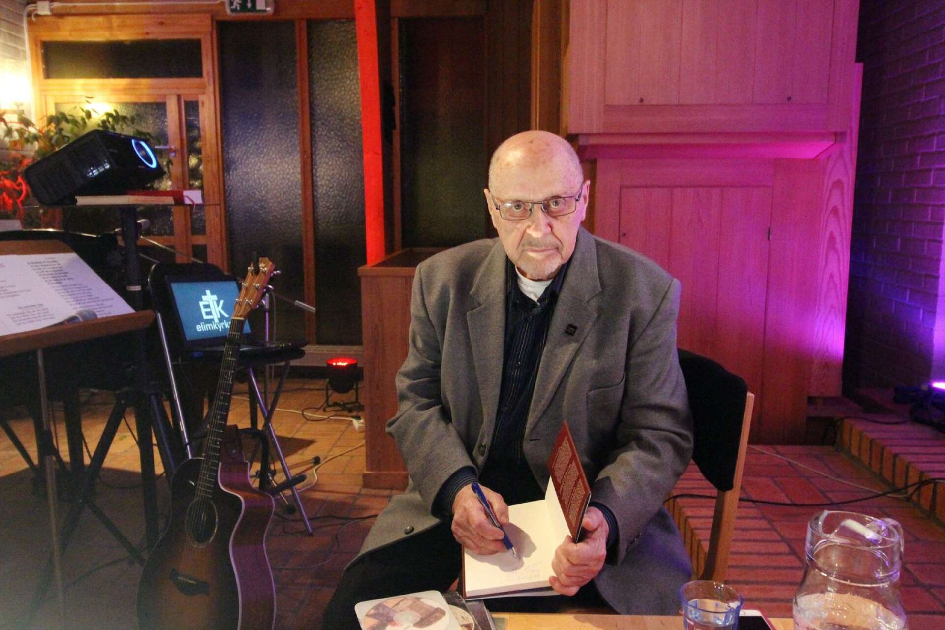 En av de sista förintelseöverlevarna, Max Safir, har avlidit vid 94 års ålder. 