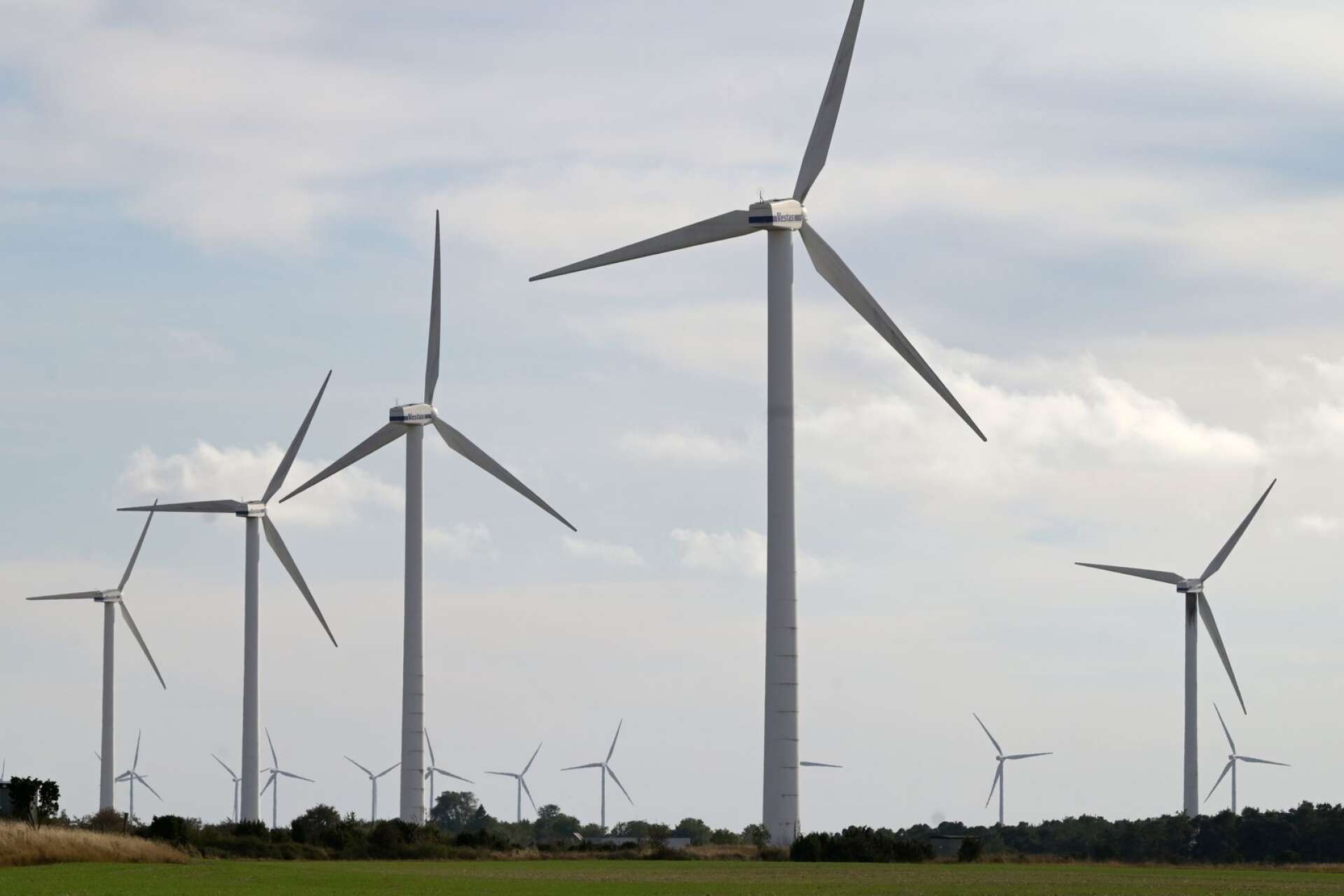 Behåll det lokala vetot för vindkraft och låt lokalpolitikerna avgöra när och var vindkraft ska etableras, menar debattören. 