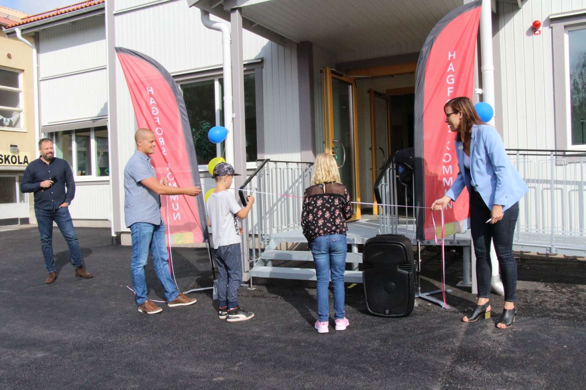 Invigningen av nya Råda skola i augusti 2019. Eleverna Max Lindberg och Alice Persson klippte invigningsbandet som Daniel Sohl rektor och Jenny Dahlin, barn-och bildningschef höll i.