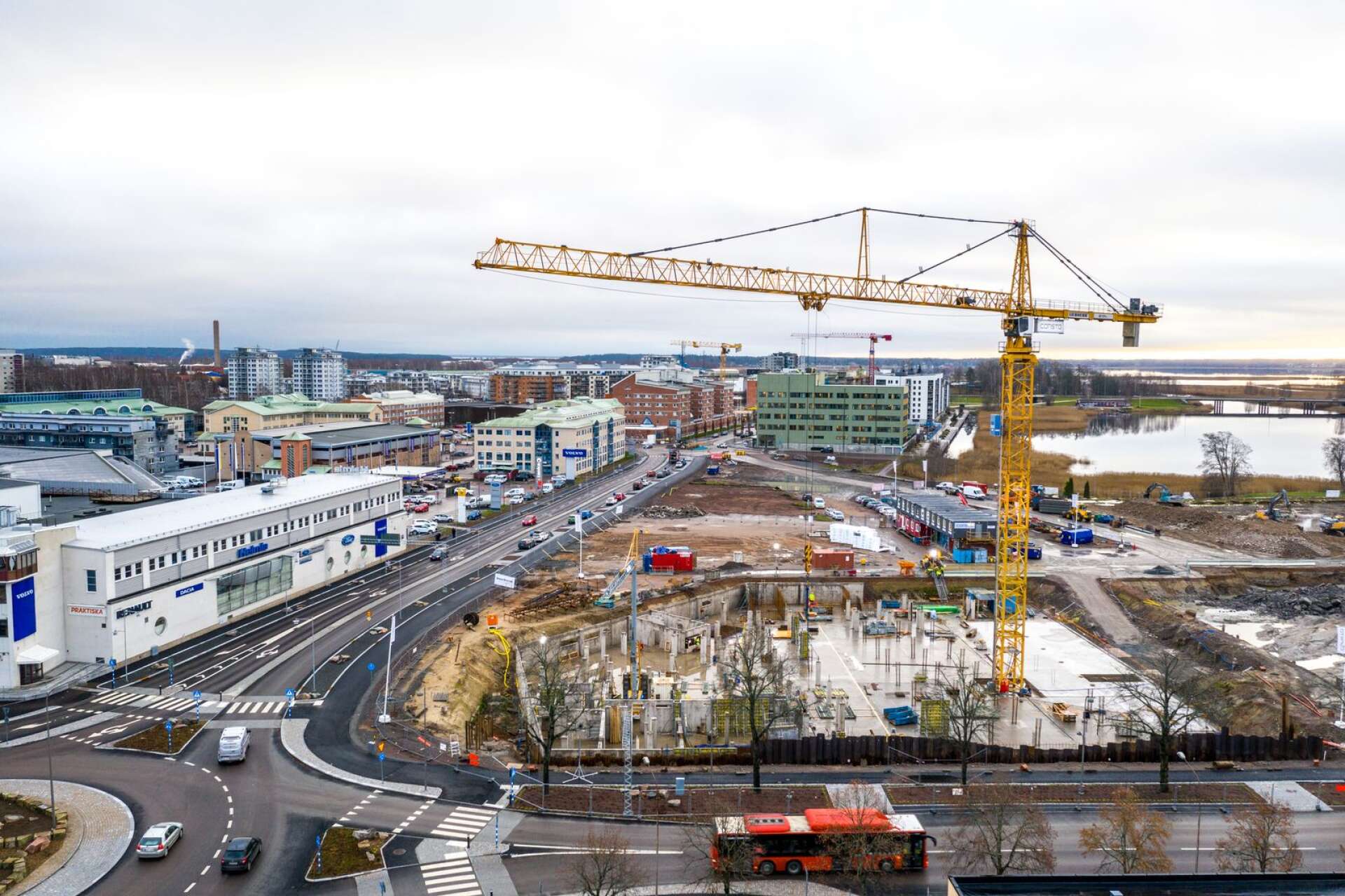 Byggandet i Karlstad fortsätter i mycket hög takt även under 2021. Mest intensivt är det på Tullholmen där flera stora projekt redan pågår.