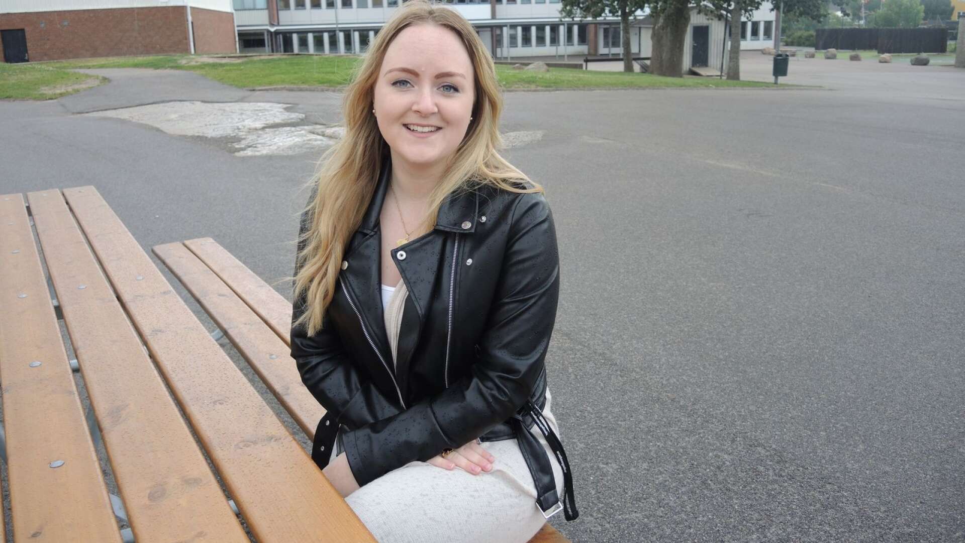 Olivia Abrahamsson vill göra skillnad, och drar därför igång ett volontärsprojekt i ämnet svenska på Gällkvistskolan i Skara.