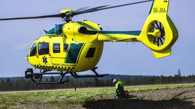 Gullspångsbon transporterades till sjukhus med ambulanshelikopter och fick vård på intensivvårdsavdelningen.