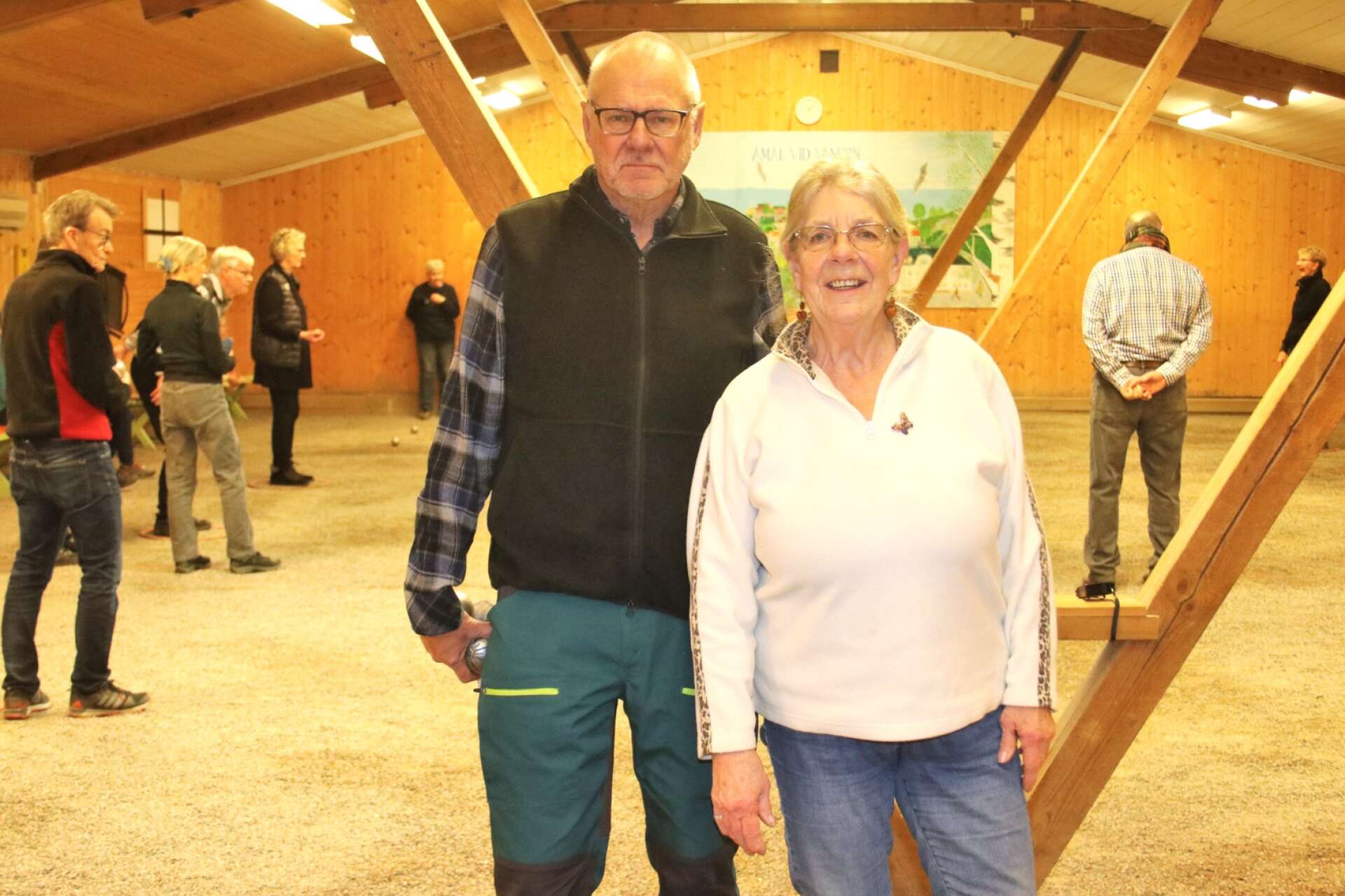 Conny Wittemyr och Bianca Eneström vill fortsätta kunna spela boule året runt i inomhushallen.