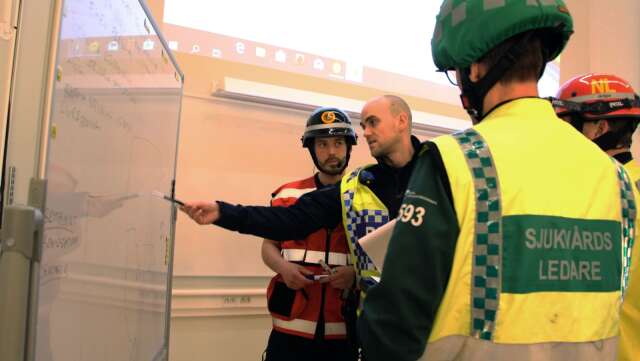 Polis, räddningstjänst och ambulans fick öva på att samverka i en virtuell simulering. 