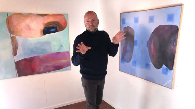 Kenneth Börjesson ställer ut hos Per-Inge Fridund på Galleri Pi. Kontraster är bärande inslag i Börjessons konst.