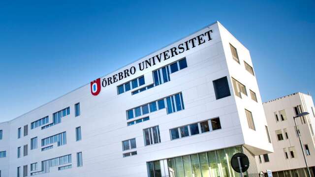 Örebro universitet och Saab skriver avtal med varandra. 