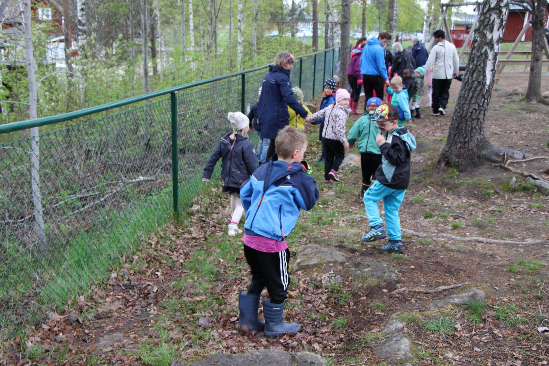 Onsdagen på förskolan Stjernebacken präglades av säkerhetstänkande, och att gå baklänges.