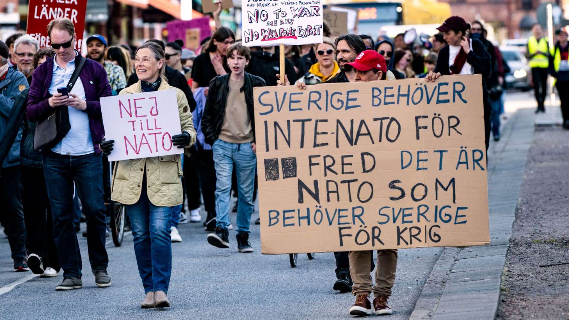 <strong id="strong-71fa3db766273f352afb3faecdc39d4d">Gertowe Thörnros (V) vill inte att Sverige ansluter sig till Nato. Bilden är från en demonstration mot Nato i Malmö i början av maj.</strong>

