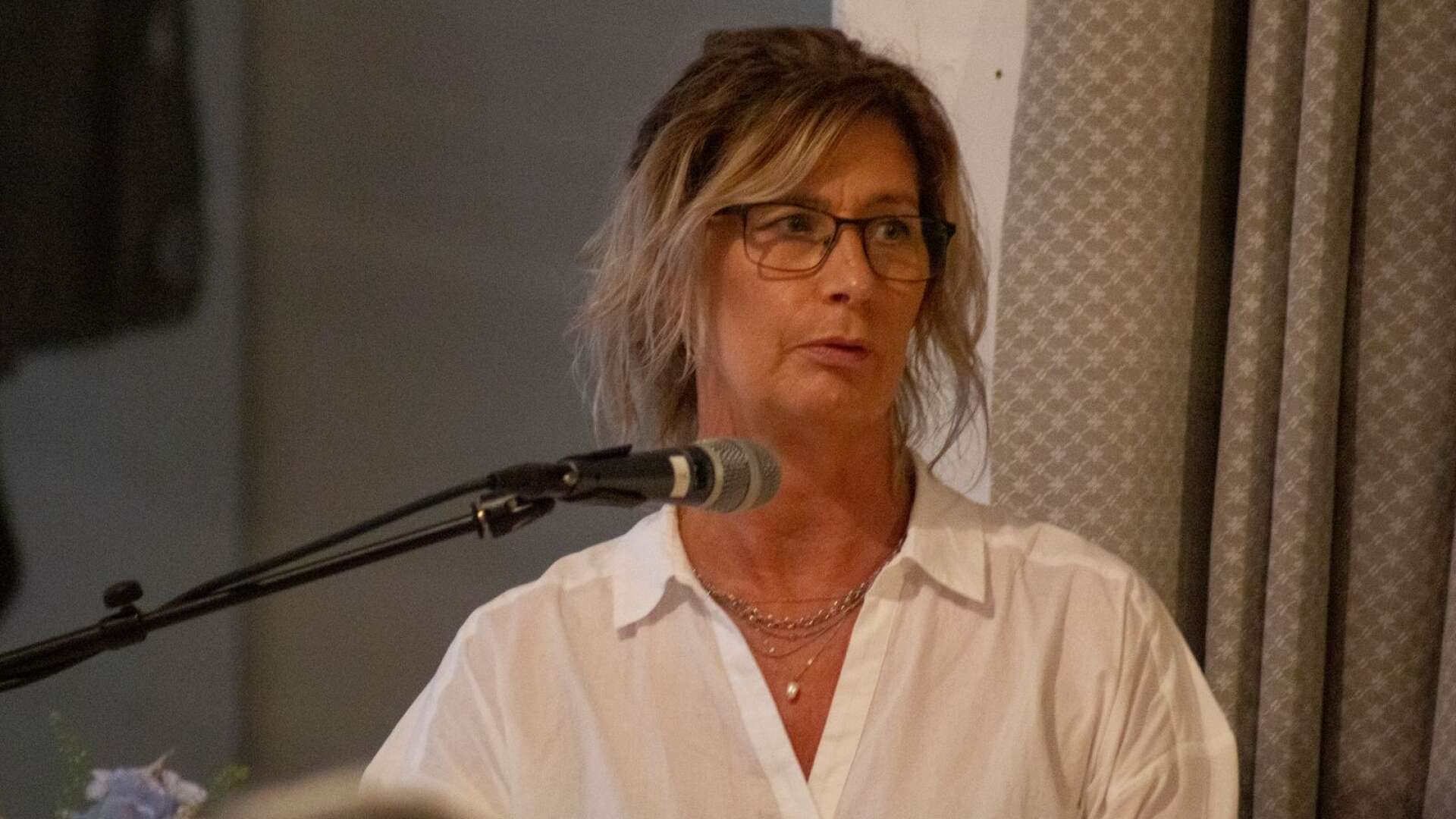 Arvodesberedningens ordförande Susanne Öhrn (-).