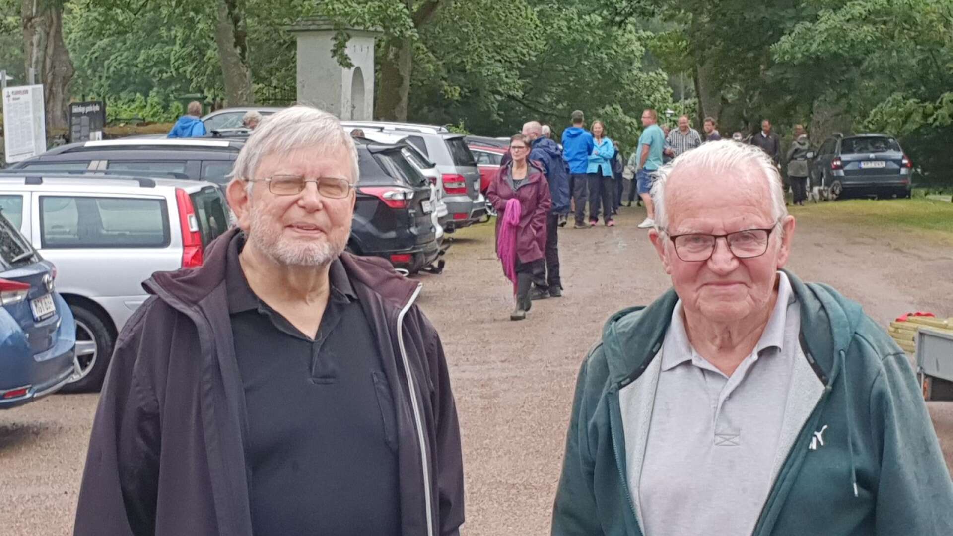 Gerhard Jansson och Torsten Fransson har båda guidat på hembygdsföreningens visningar vid ruinen av Edsleskogs gamla kyrka.