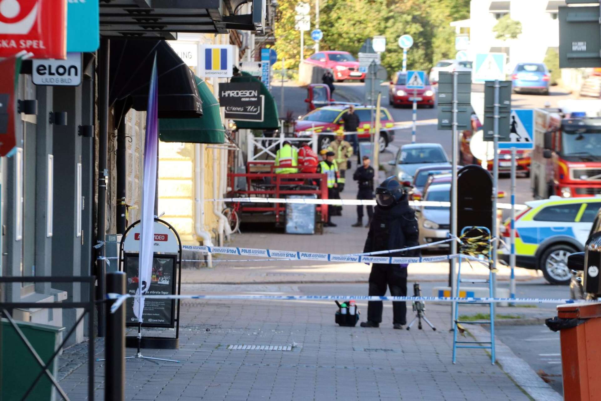 Den 16 oktober spärrades centrala Åmål av och nationella bombskyddet scannade av hela centrum efter eventuellt fler sprängämnen. 