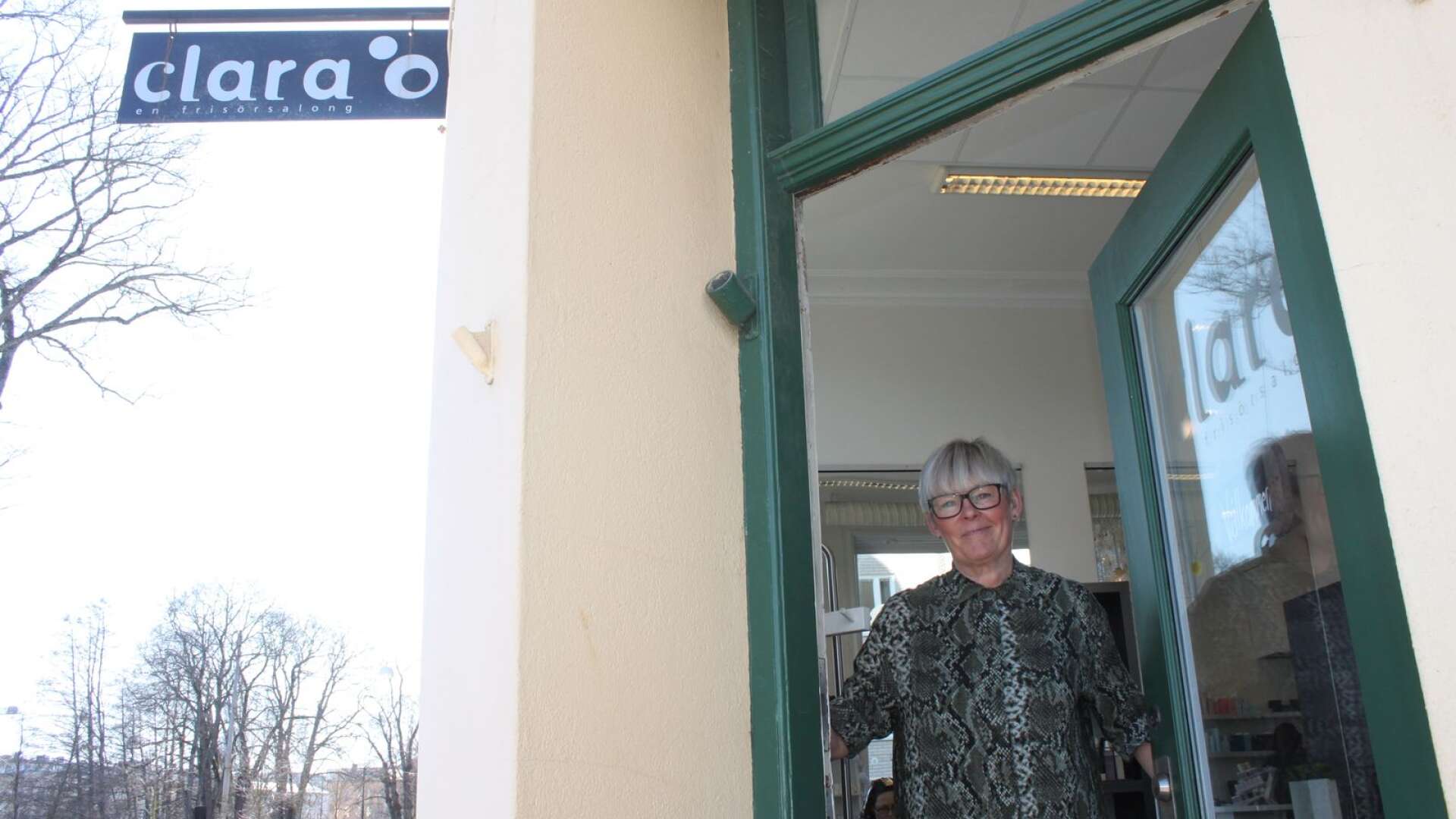 I oktober är det 20 år sedan Lotta Sjögren öppnade frisersalongen Clara O i Karlstad. 