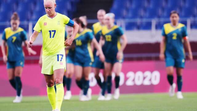 Den tidiga avsparkstiden i fotbollsfinalen mellan Sverige och Kanada har ifrågasatts kraftigt.