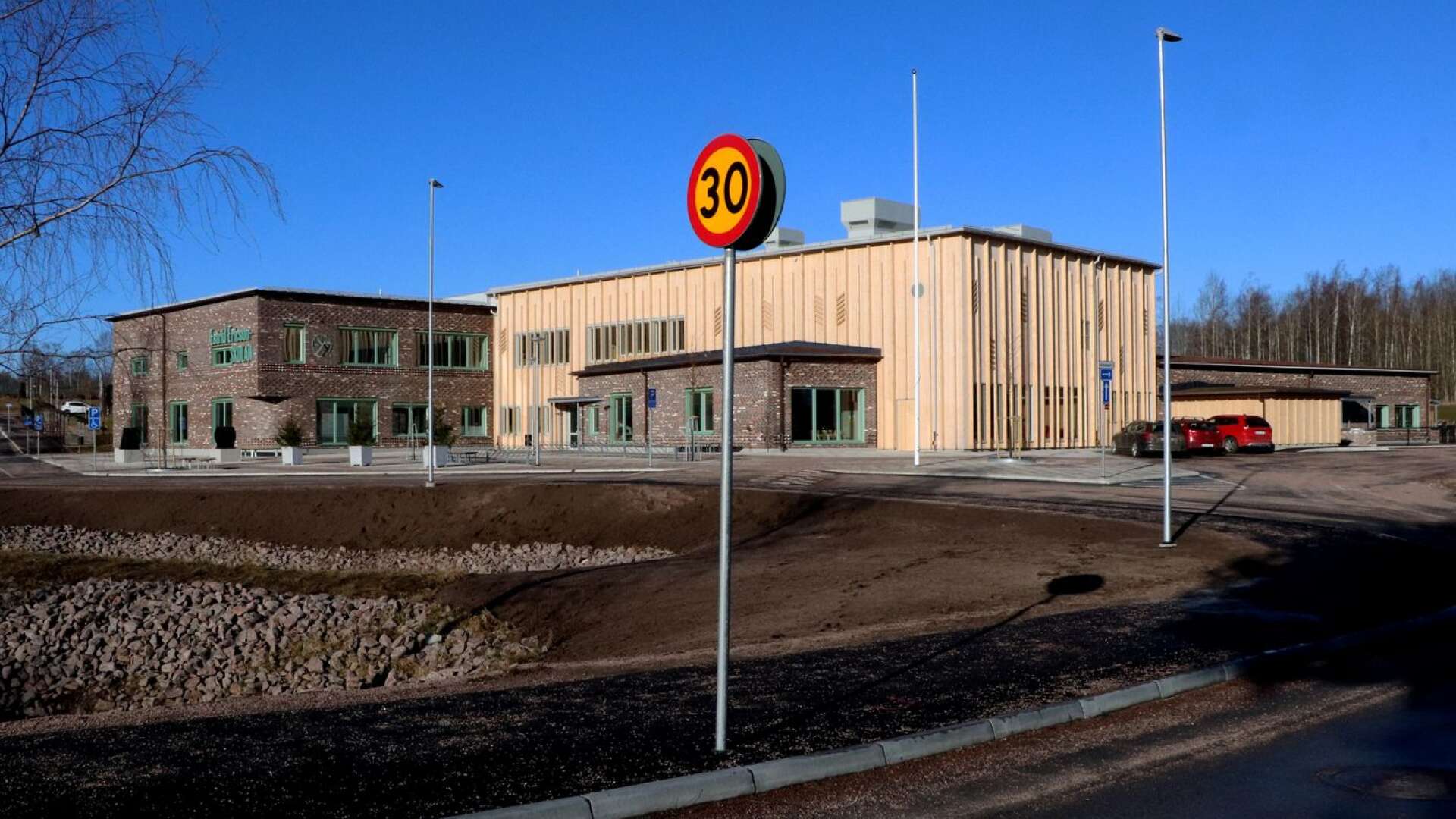 Hastigheten förbi Estrid Ericsonskolan på Lundbyvägen och även Hallonstigen är sänkt till 30 kilometer i timman.
