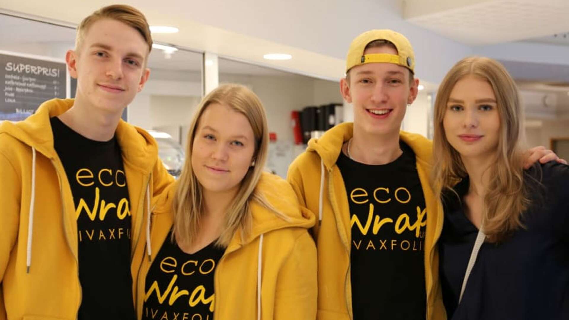Unga företagare som är klara för den regionala mässan i Skövde: Linus Strand (Eco Wraps UF), Elin Jannesson (Eco Wraps UF), Arvid Johansson (Eco Wraps UF) och Antonia Johnson (BeSafe UF).