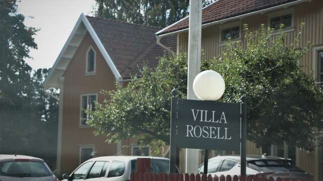Kommunen säger upp det 20-åriga samarbetsavtalet med KHF Äldrehem i Hjo om bland annat äldreboendet Villa Rosell Hjo.