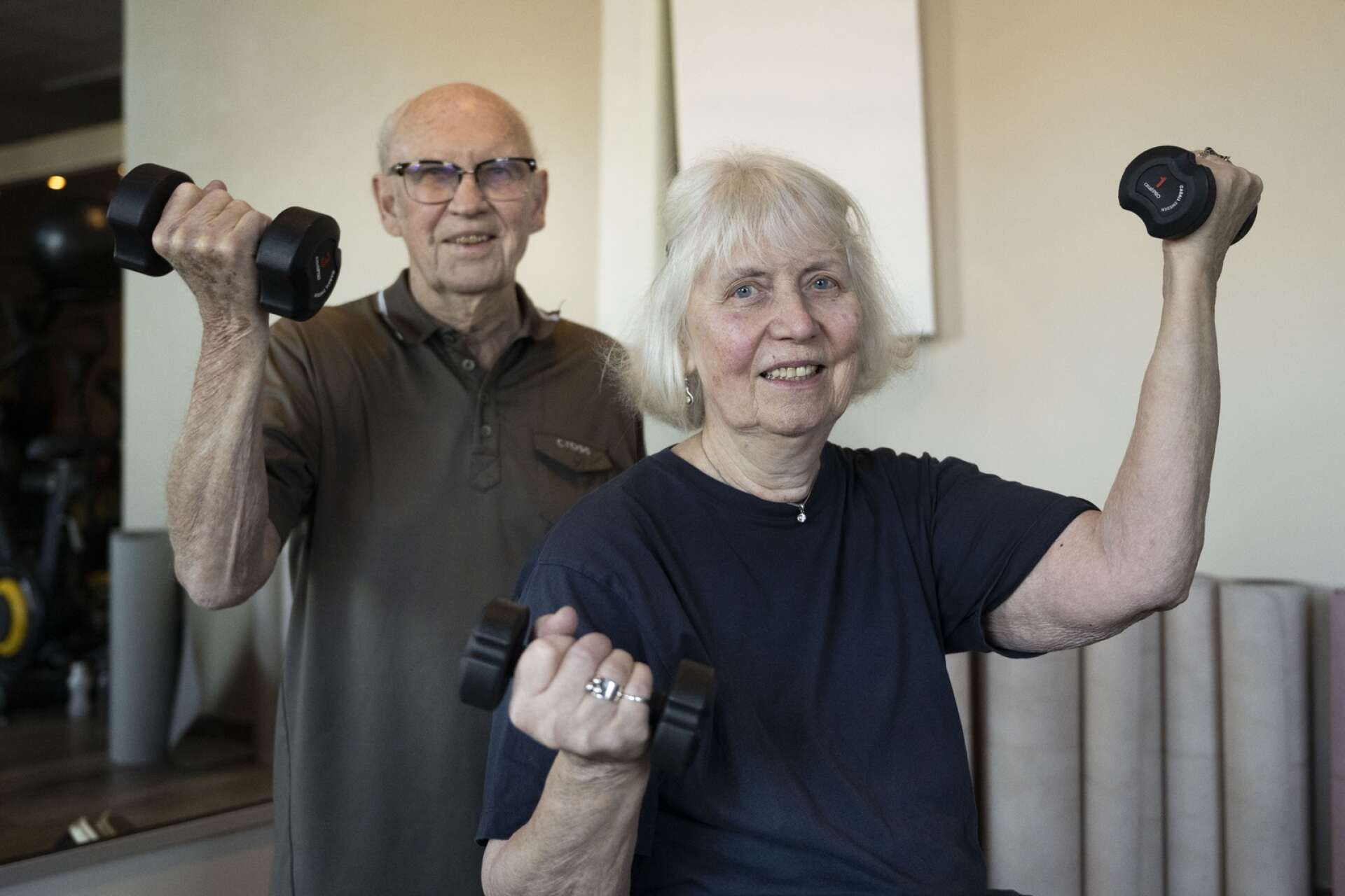För Björn Edman och Helga Zimmermann är det viktigt att hålla igång fysiskt men den sociala kontakten med andra på gymmet spelar lika stor roll.