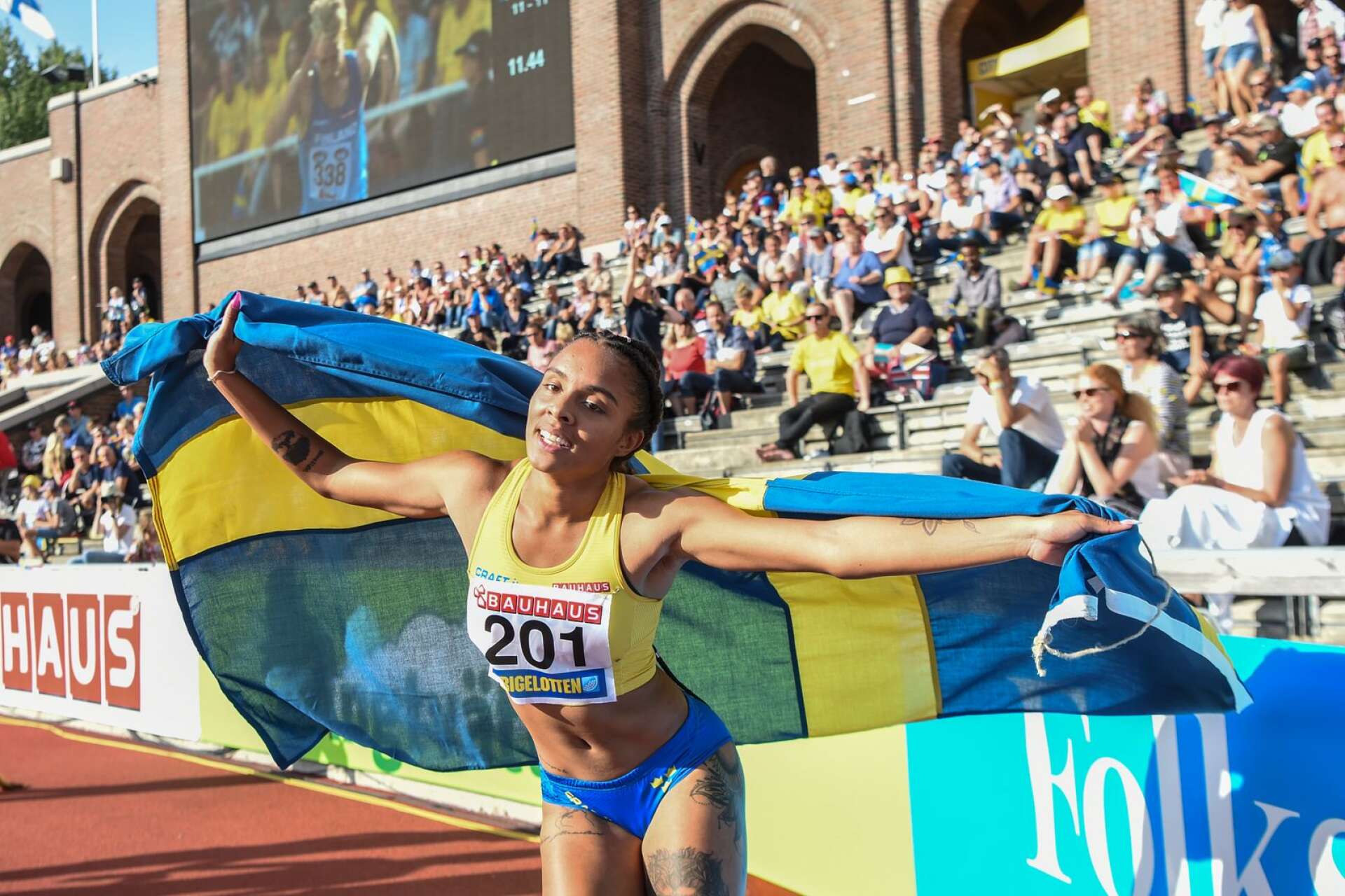 Efter några tunga år tycks värmländskan Irene Ekelund ha hittat formen igen. Här firar hon segern på 100 meter under Finnkampen 2019. 