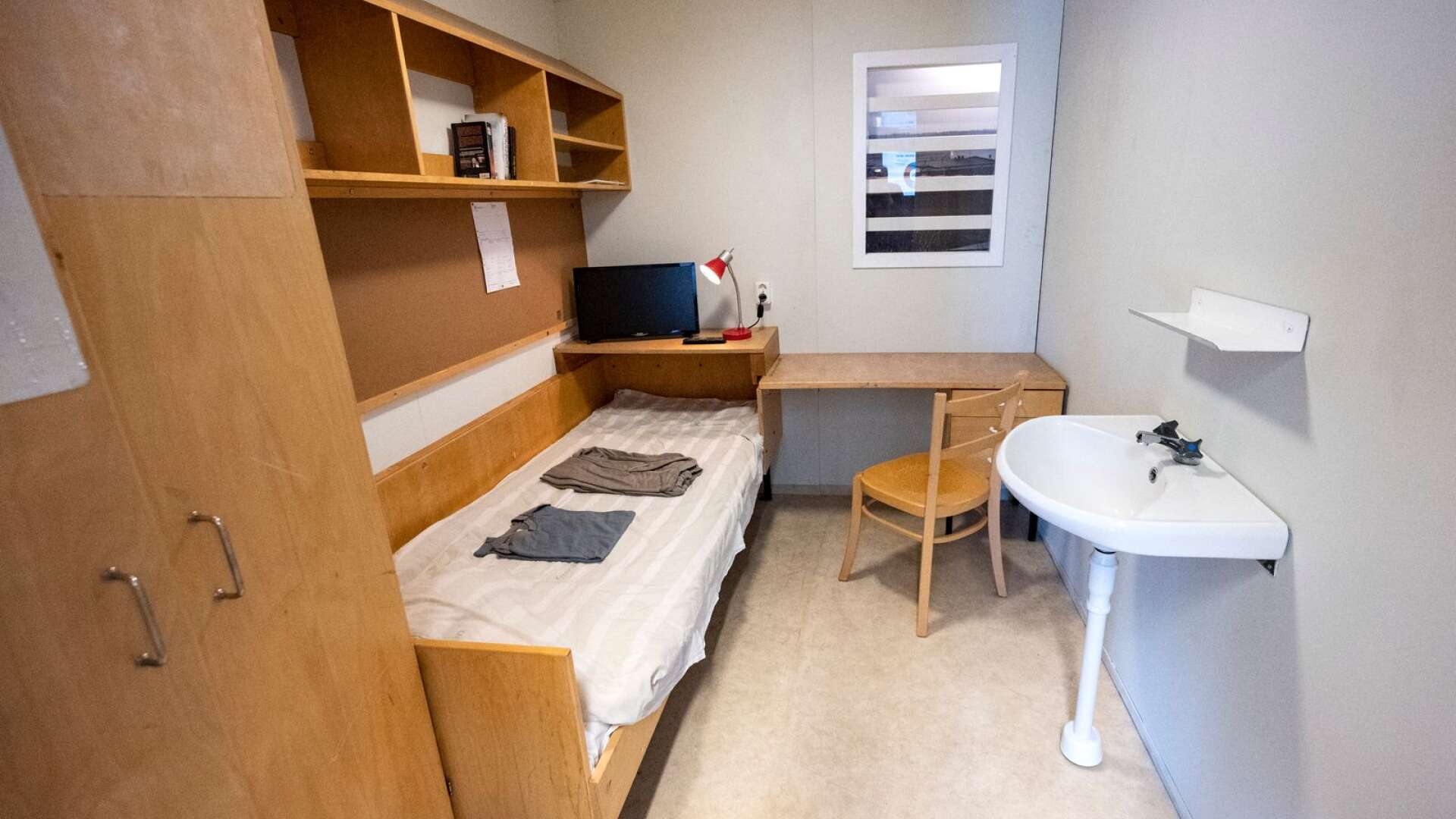 Modell av en cell i den rullande utställning Kriminalvården arrangerade 2020 i samband med aviseringen av myndighetens planer på att etablera ett nytt fängelse. 
Den anstalten hamnade i östra Sverige.