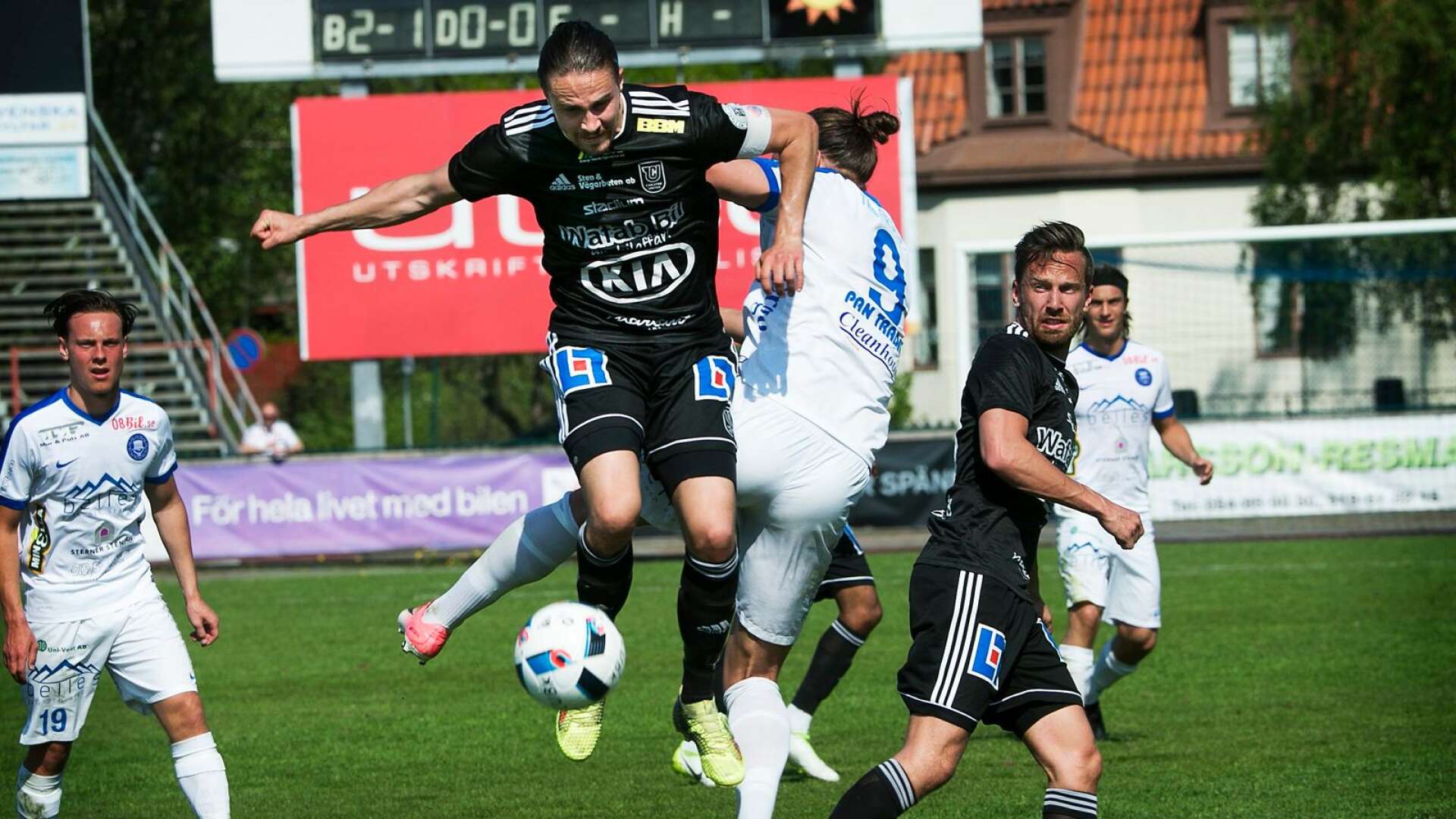 André Jernberg under en av sina många matcher i Carlstad Uniteds tröja. Nu lämnar han Värmland för att bli &quot;stålman&quot;.