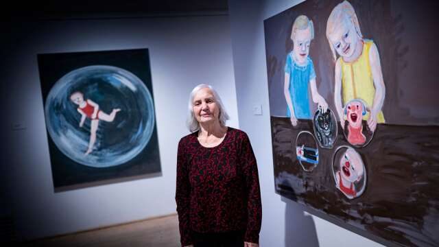 Konstnären Lena Cronqvists utställning på Waldemarsudde hade bara varit igång i knappt två veckor när museet coronastängde. Nu ska det öppna igen och utställningen är förlängd.
