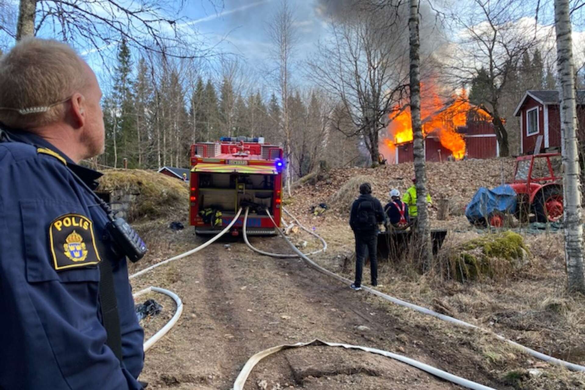 Huset har fått brinna ned under kontrollerade former, enligt SOS alarm som svarar för Räddningsregion Bergslagen.