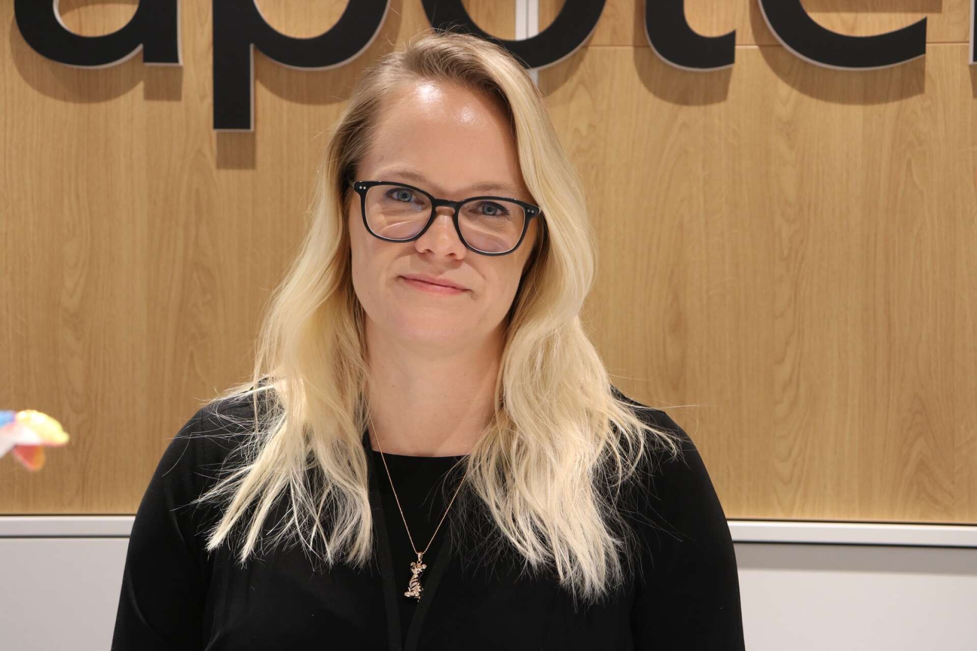 Sandra Krogh som är apotekschef på Bojorten i Kristinehamn har sett ett ökat tryck på efterfrågan av coronatest. 