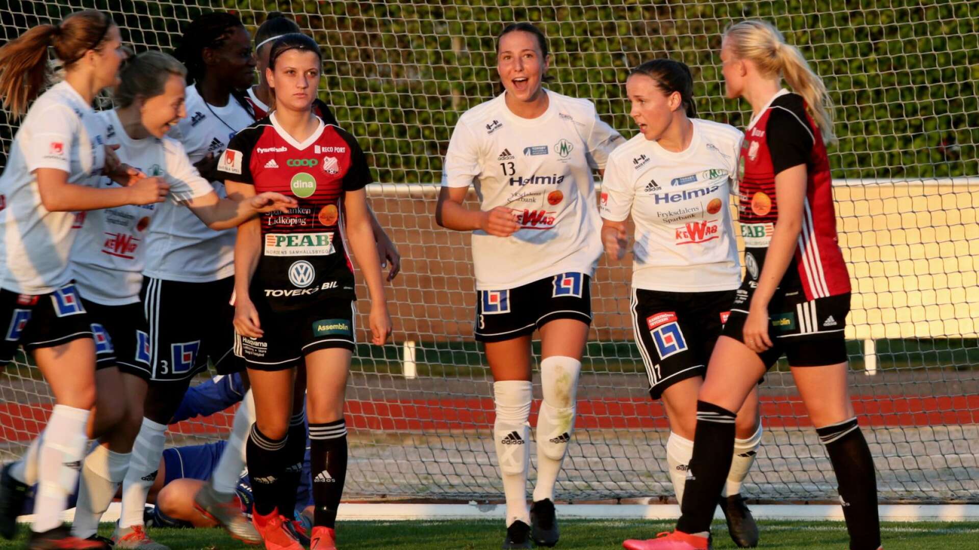 Emmie Johansson gjorde Mallbackens tredje mål mot Lidköping, efter bara tre minuter på planen.