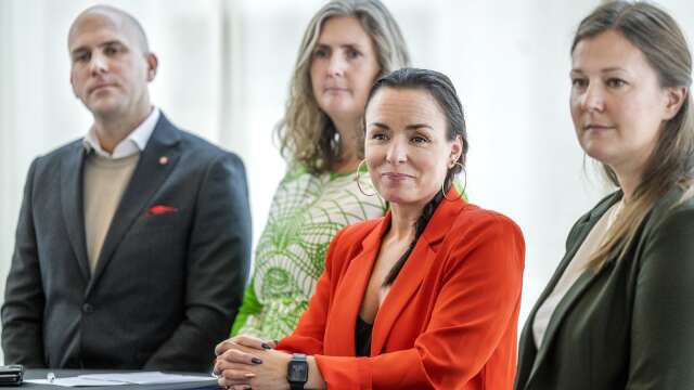 Anders Tallgren (S), Monika Bubholz (MP), Linda Larsson (S) och Frida Pettersson (C) formar Karlstads nya styre. 