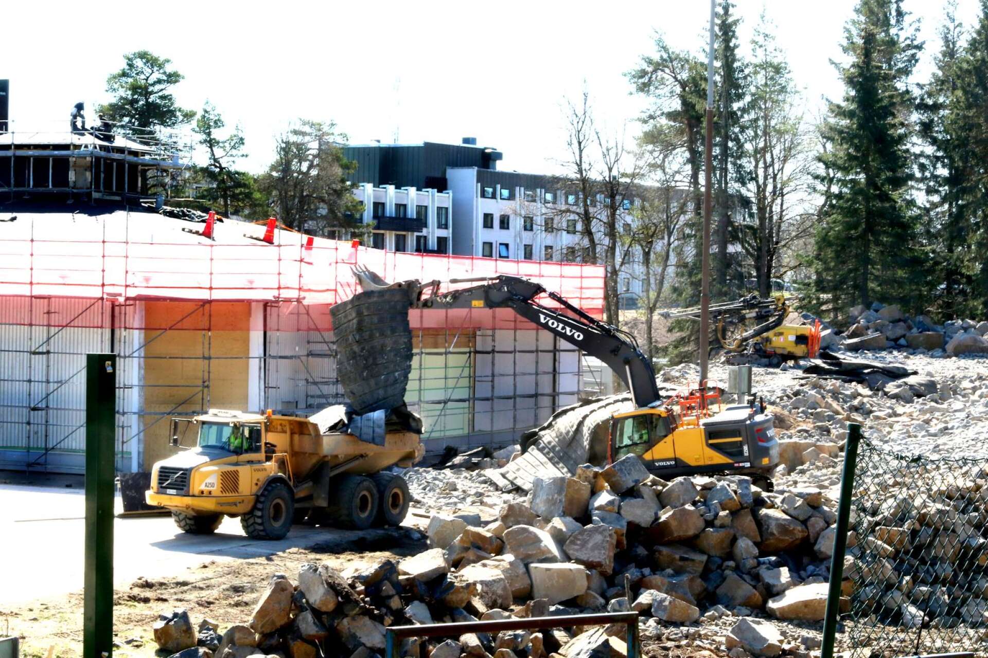Ombyggnaden av Blå hallen till Billingecentret fortsätter som planerat.