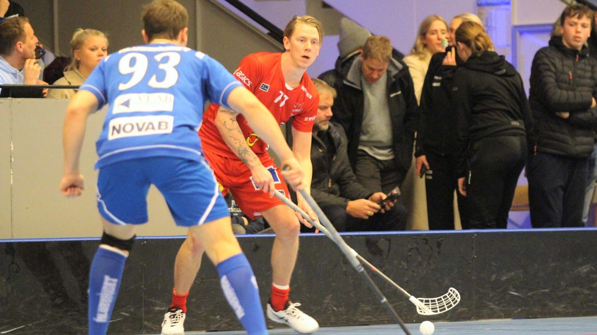Andreas Blomqvist byter rött mot blått. Under torsdagen blev 29-åringen klar för BK Halna och under fredagskvällen debuterar han i hemmamatchen mot Stöpen IBK. (ARKIVBILD)
