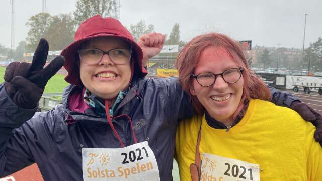 Linda Särnsten och Sanna Mellqvist från Säffle tävlade i Solstaspelen på Tingvalla på onsdagen. 