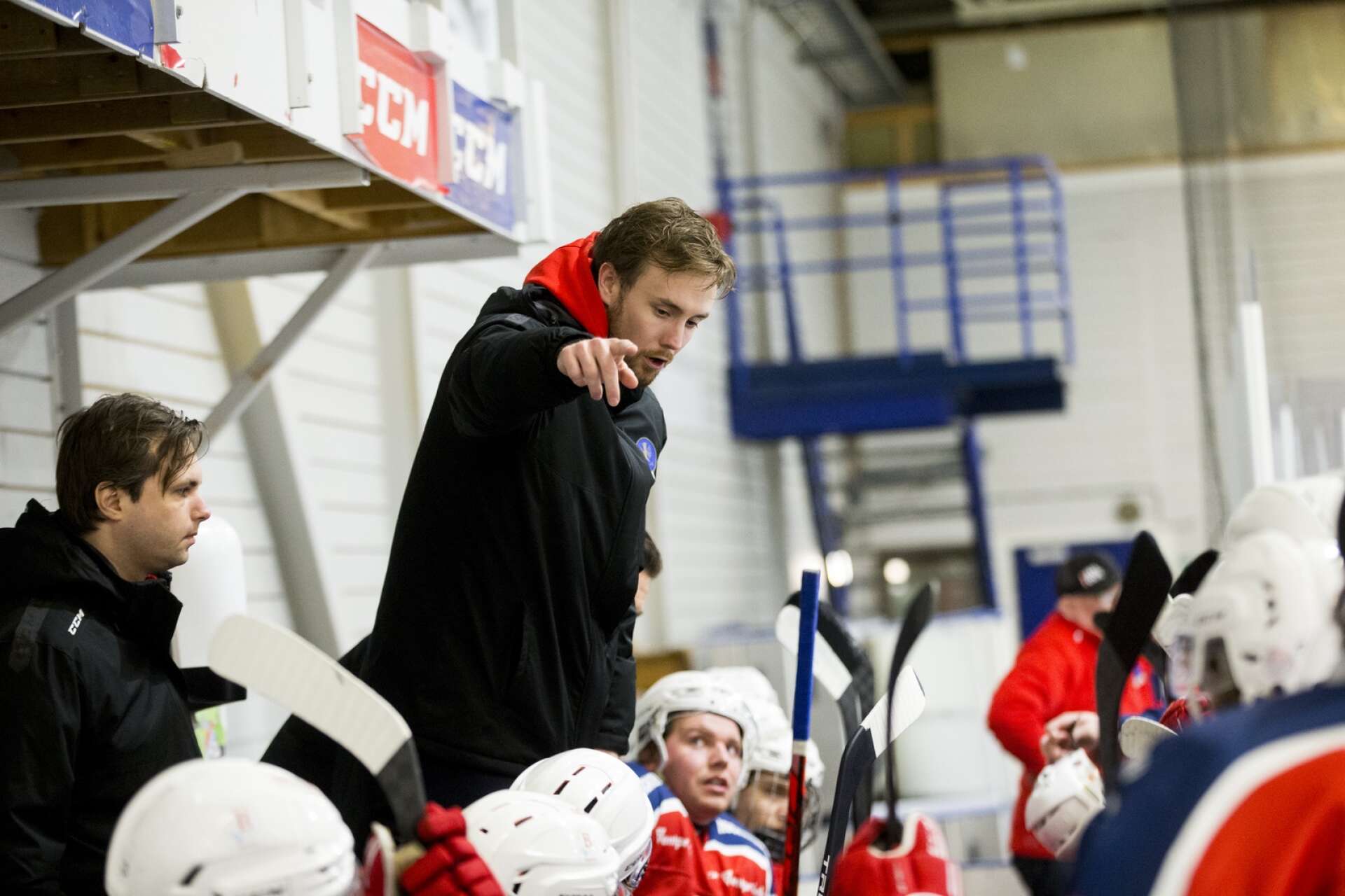 Johan Erkgärds är huvudcoach för Grums som är klart för kvalserien till hockeyettan.