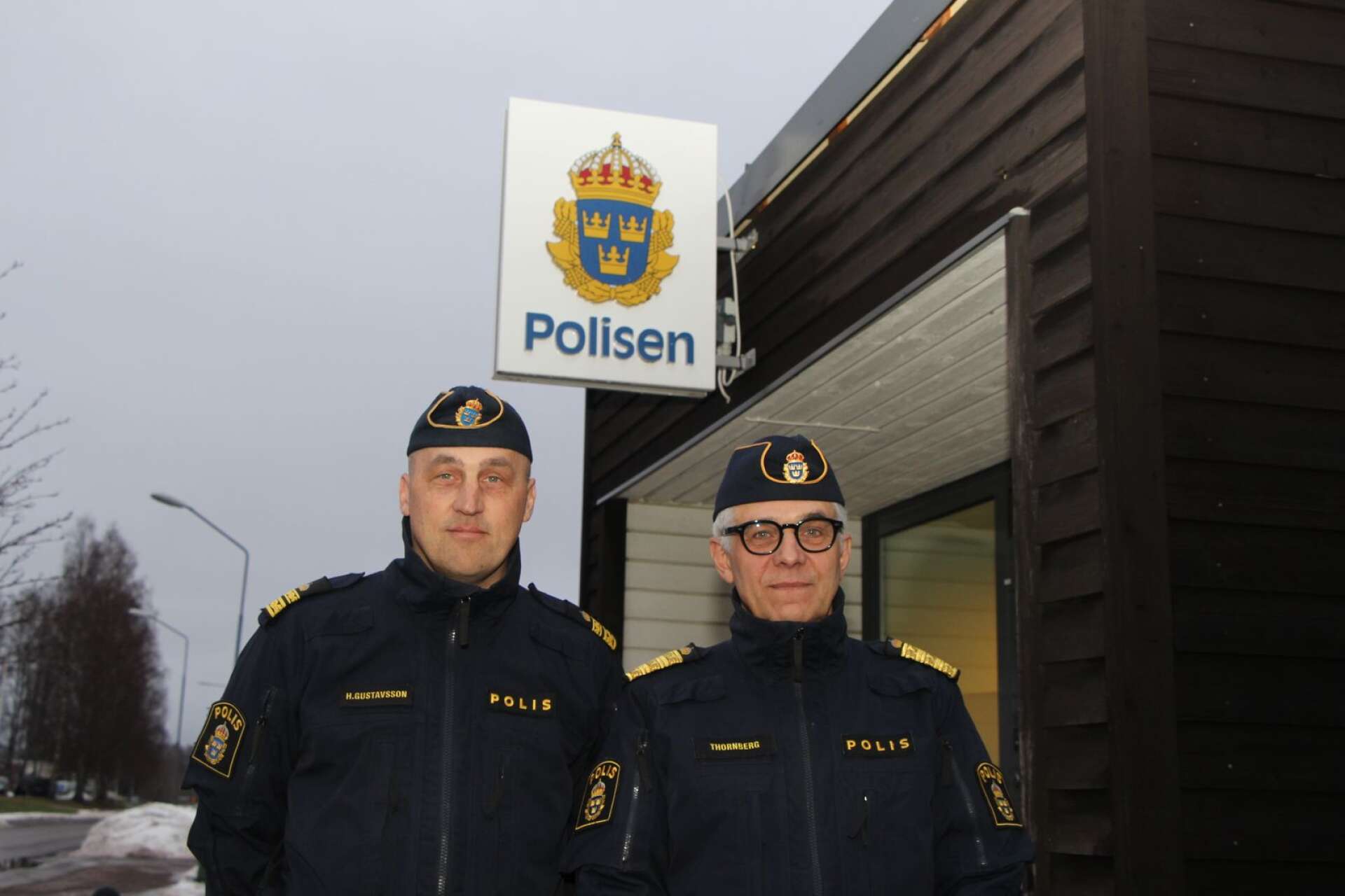 Henrik Gustafsson, LPO-chef i Torsby och rikspolischef Anders Thornberg.