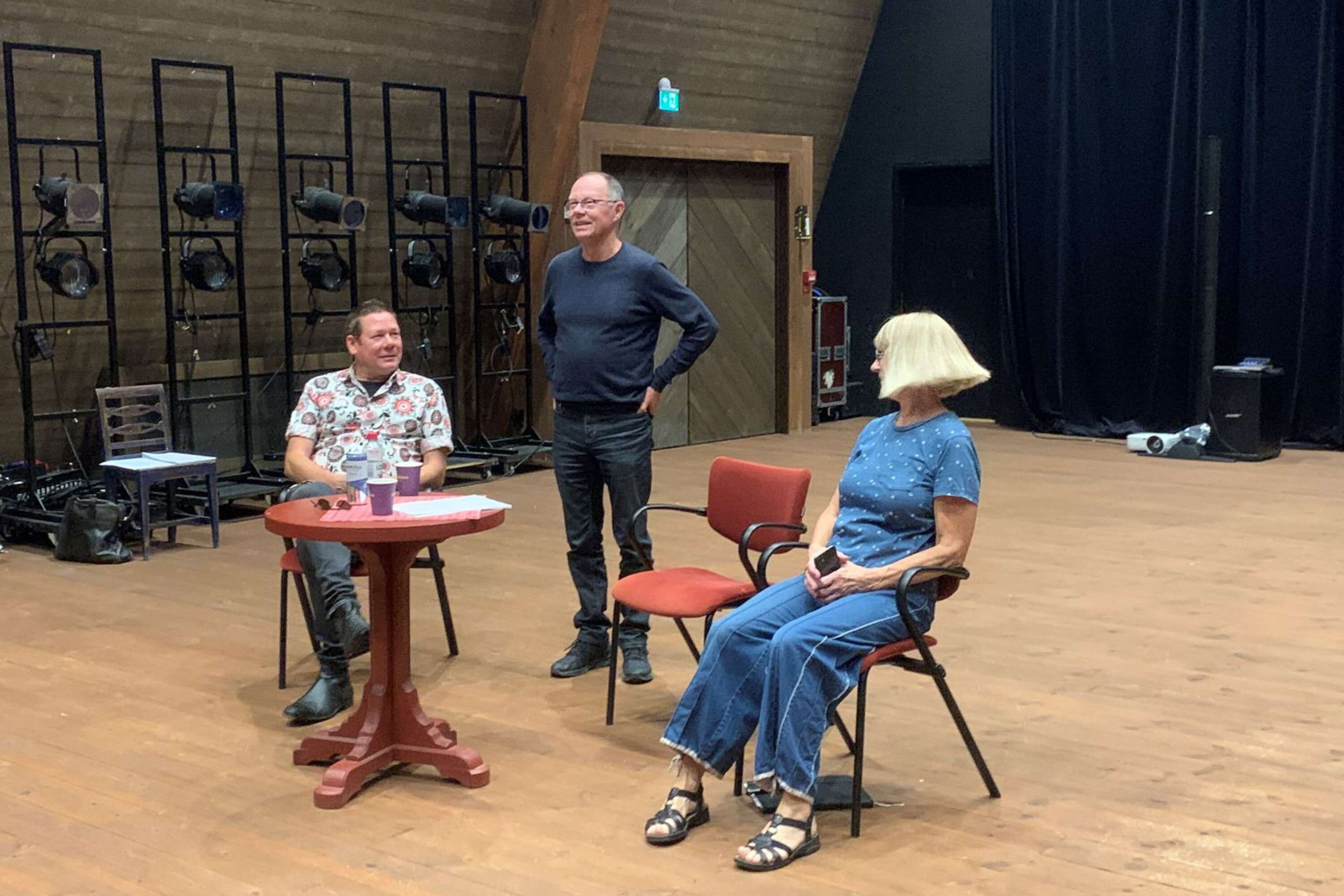 Magnus, Leif och Inger Stinnerbom berättar om Västanå Teaters arbete.