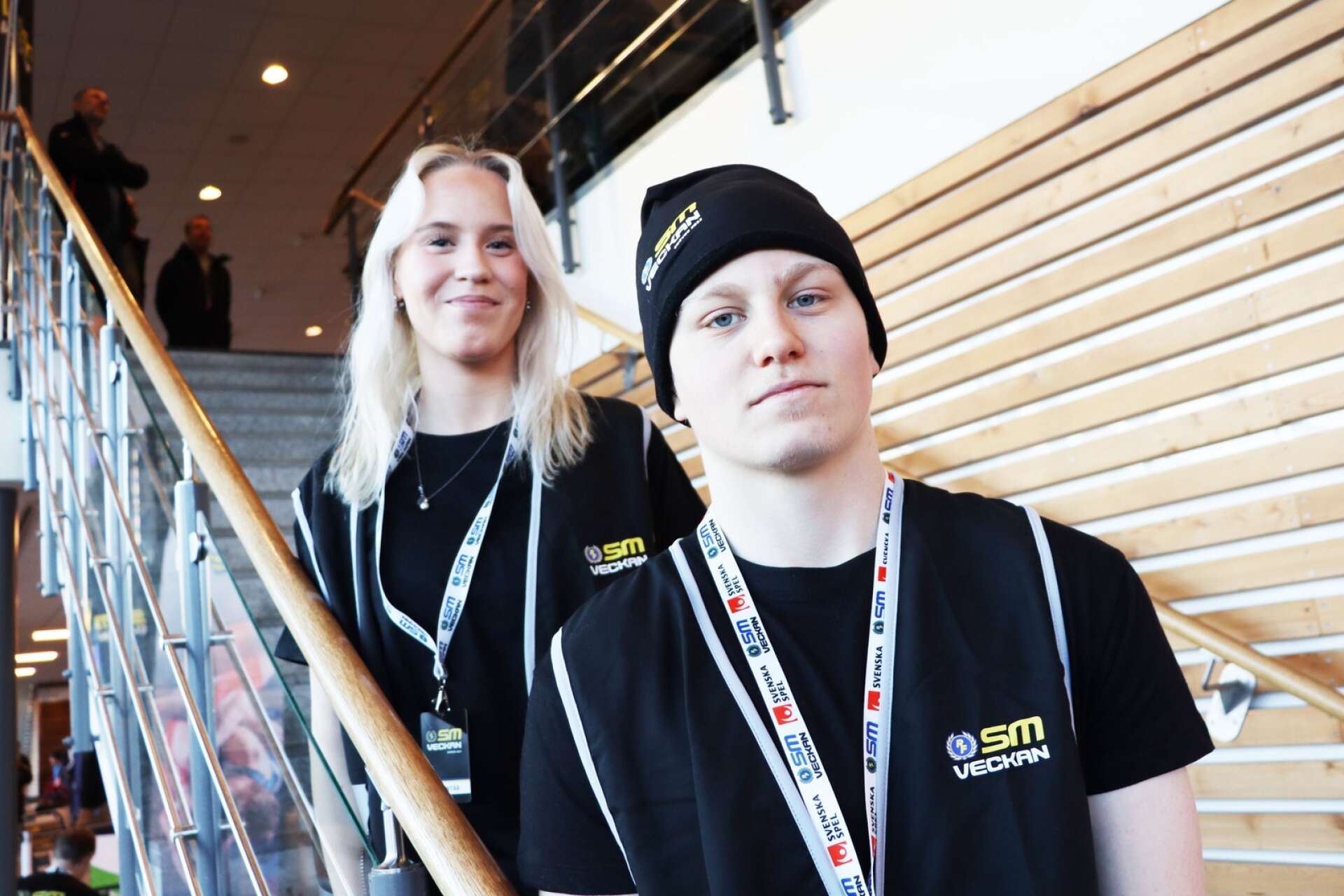 Linnea Hallgren och Vincent Fritzson är två av alla gymnasieelever som är funktionärer under SM-veckan.