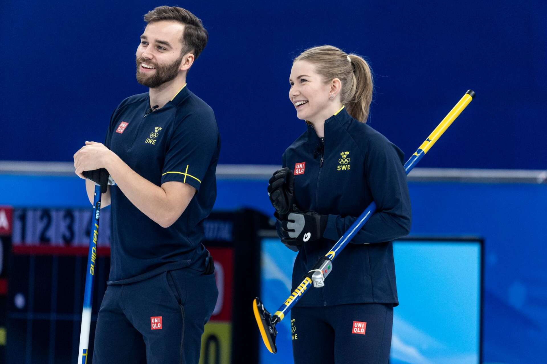 Oskar Eriksson och Almida de Val tog två nya segrar och ligger bra till för att nå semifinal och slåss om OS-medaljerna.