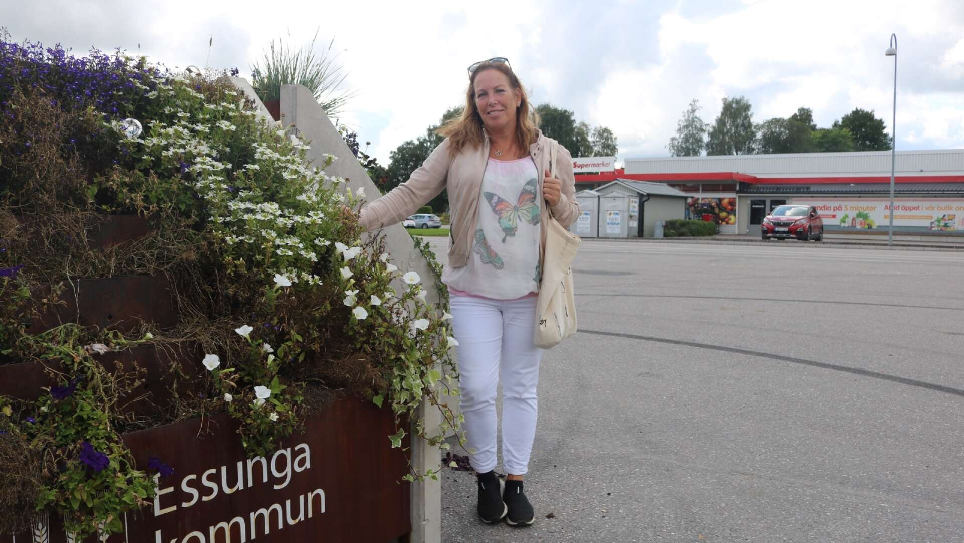 &quot;Vi hållar alla tummar vi har för vädret på lördag&quot;, säger Pernilla Nilsson, kommunutvecklare, inför den stora jubileumsmarknaden i Nossebro på lördag. 