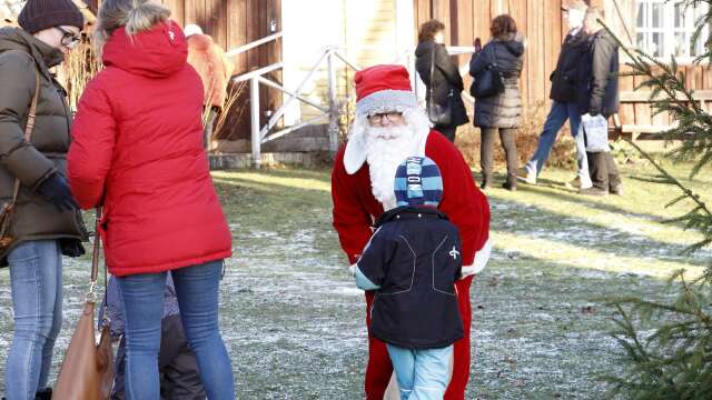 Nu är det dags, för julmarknad vid Knutsbols hembygdsgård. Även på Berget hålls julmarknad i helgen.