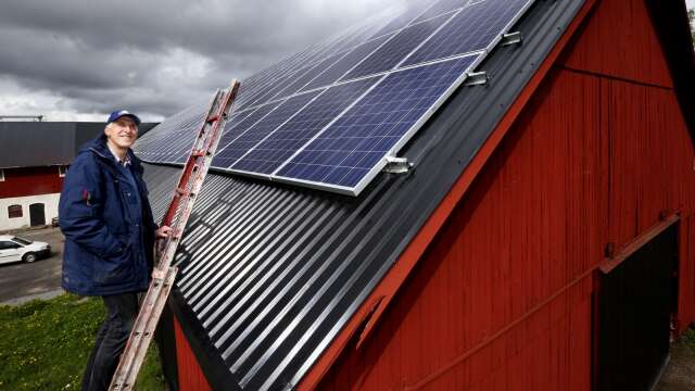 Edsbergs gård i Segerstad satsade på solenergi och monterade solceller på ett ladugårdstak, för flera år sedan. Nu prisas man av Karlstads kommun för det mångåriga miljöarbetet.