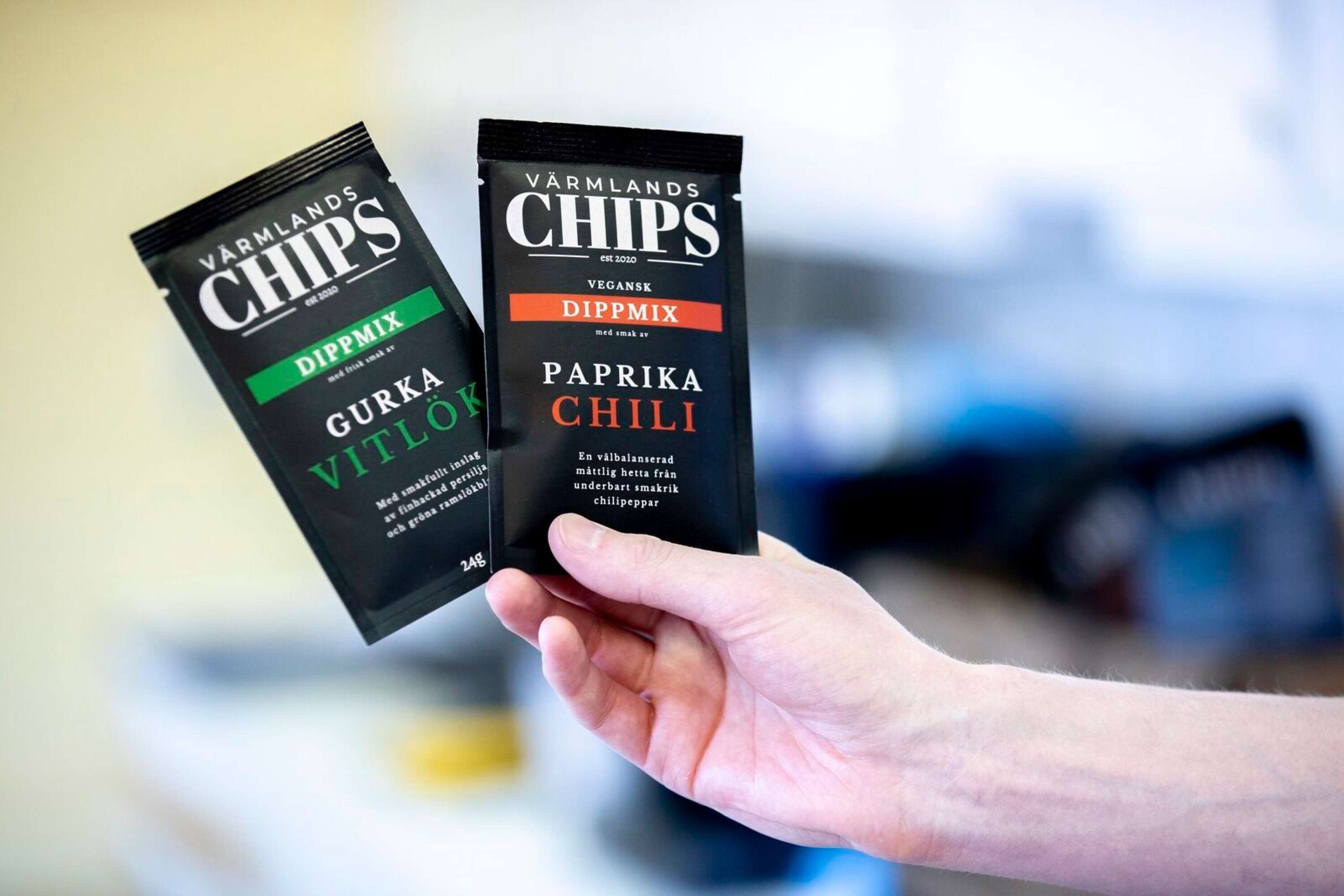 Förutom chips tillverkar Värmlandschips även de två dippmixerna vitlök/gurka och chili/paprika.