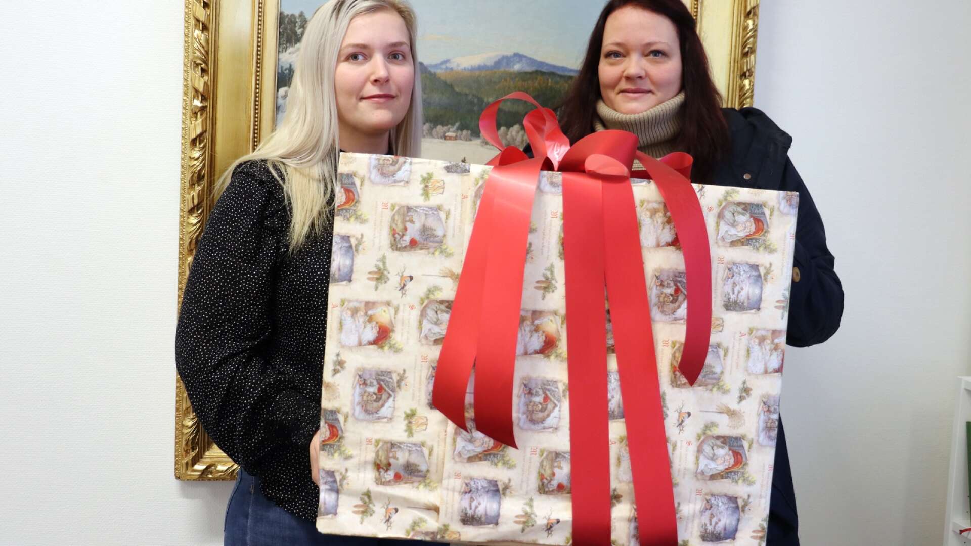 Julhjälpen i Filipstad med omnejd hjälper familjer även i år. De som driver initiativet är Fanny Folkesson (till vänster) och Sandra Persson. 