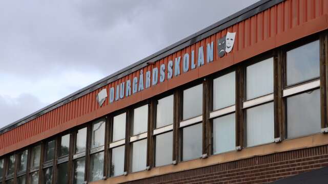 Djurgårdsskolan Kristinehamn kommer få fyra klasser i sjuan nästa år, med 30 elever i varje klass. Det protesterar eleverna nu emot.