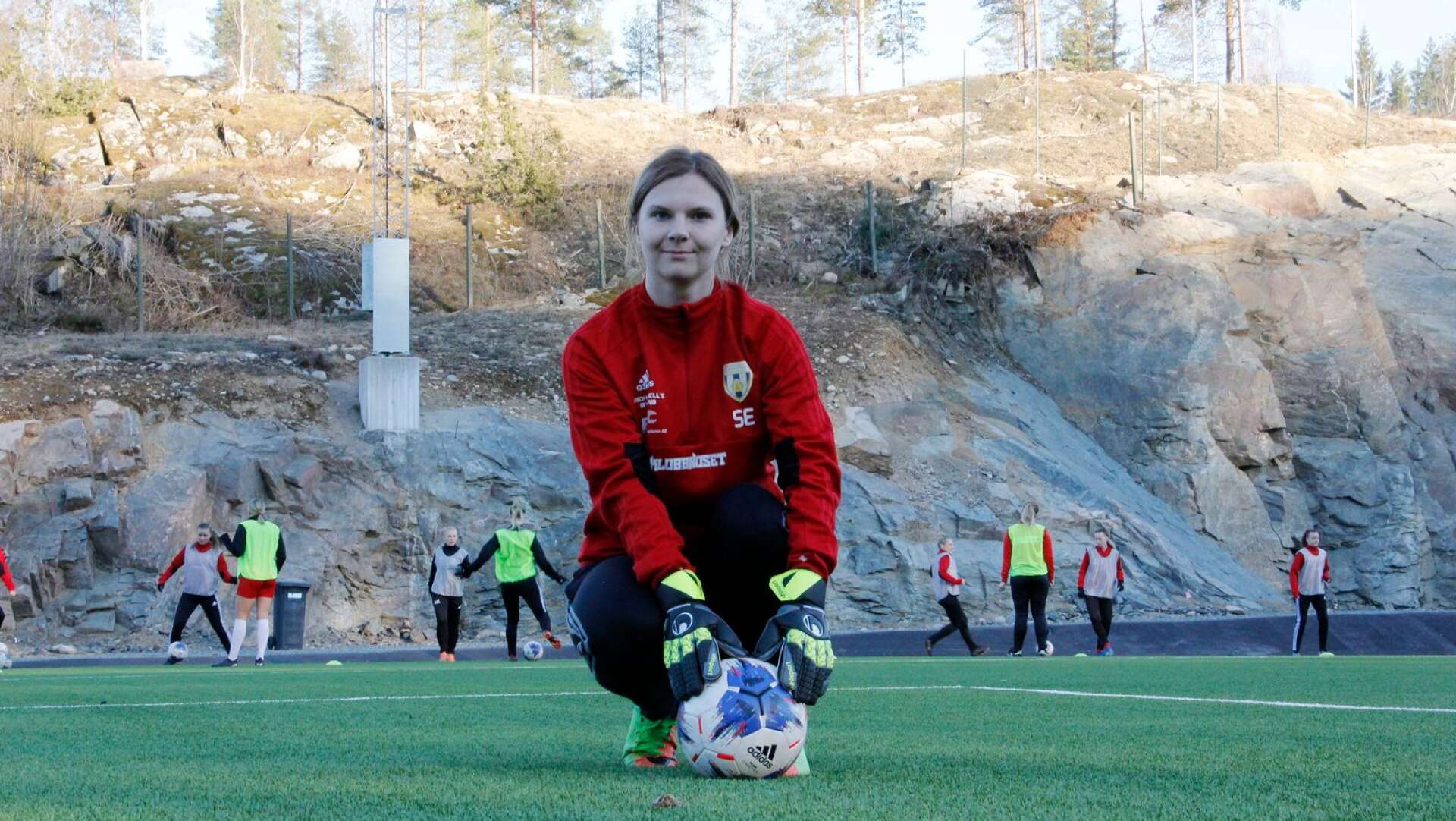 Sara Einarsson är tillbaka som målvakt i Bengtsfors damlag efter att ha blivit mamma.